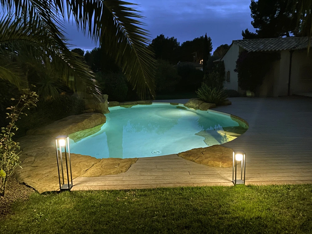 Borne Solaire 80cm Gamme Roma - Blanc Chaud 3000°k 300lm - Faisceau 120° - Bf Light 2 Borne Solaire 80cm Gamme Roma - Blanc Chaud 3000°k 300lm - Faisceau 120° - Bf Light – Image 2