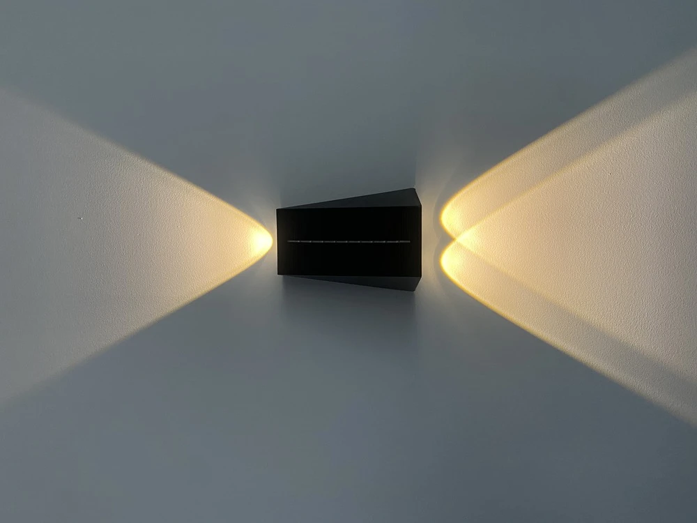 Applique Solaire Triangulaire 2 Faisceaux : 1 Up & 1 Down - Blanc Chaud 3000°k 150lm - Bf Light 2 Applique Solaire Triangulaire 2 Faisceaux : 1 Up & 1 Down - Blanc Chaud 3000°k 150lm - Bf Light – Image 2