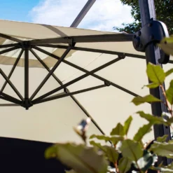 Parasol Déporté 3x4m Et 4 Dalles Lestées Aluminium Blanc -Konst Decor Magasin 646e58d3cff739.96614546