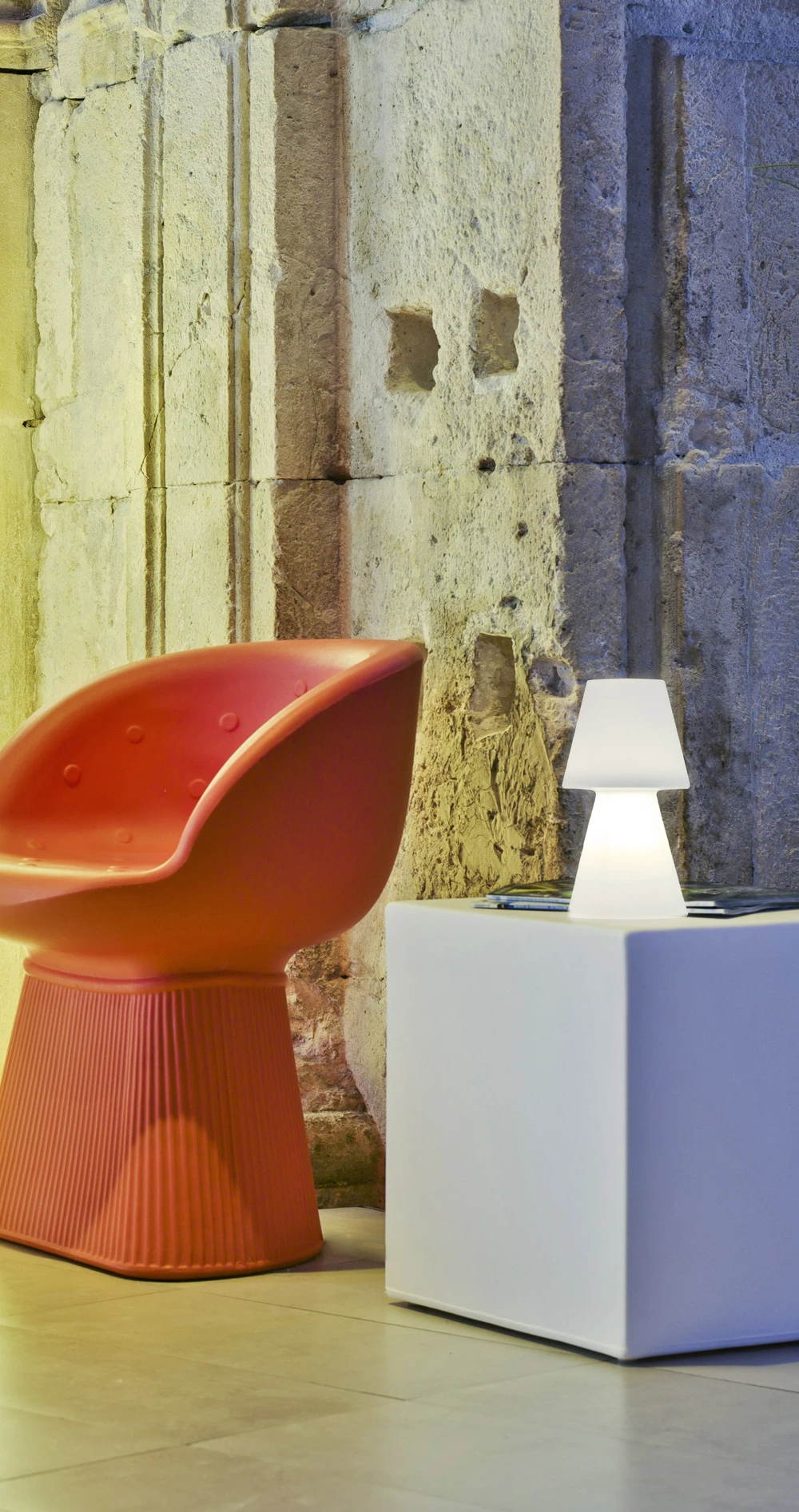 Lampe De Table Lola 30 Batterie Rechargeable Led Rgb Avec Télécommande Hauteur 30cm 2 Lampe De Table Lola 30 Batterie Rechargeable Led Rgb Avec Télécommande Hauteur 30cm – Image 2