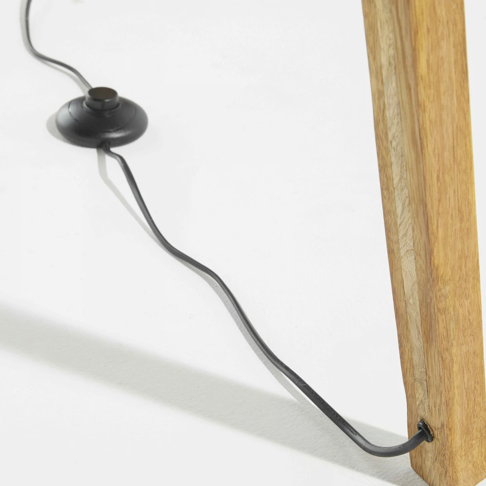 Lampadaire En Manguier Massif Et Rotin 5 Lampadaire En Manguier Massif Et Rotin – Image 5