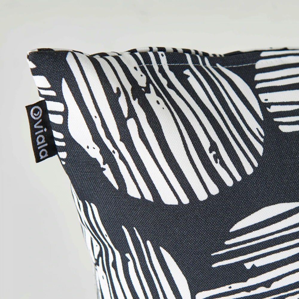 Lot De 2 Coussins Carrés Polyester Maasai 45x45x8 Cm 3 Lot De 2 Coussins Carrés Polyester Maasai 45x45x8 Cm – Image 3